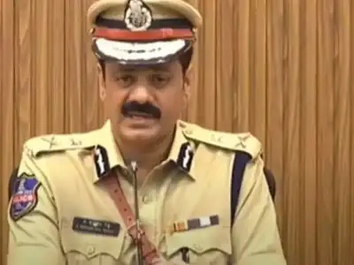 Police officers honored by Hyderabad CP