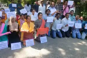 Protest staged by teacher aspirants at Chief Minister’s residence in Hyderabad