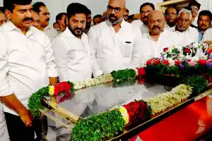 Revanth Reddy Honors D Srinivas, Offers Congress Party’s Support to Family