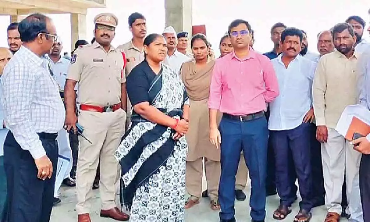 Seethakka oversees progress of medical college construction site