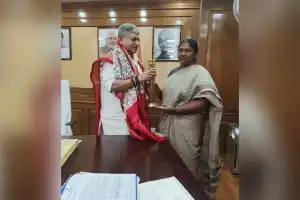 Seethakka requests Central funding for construction of GP buildings in State