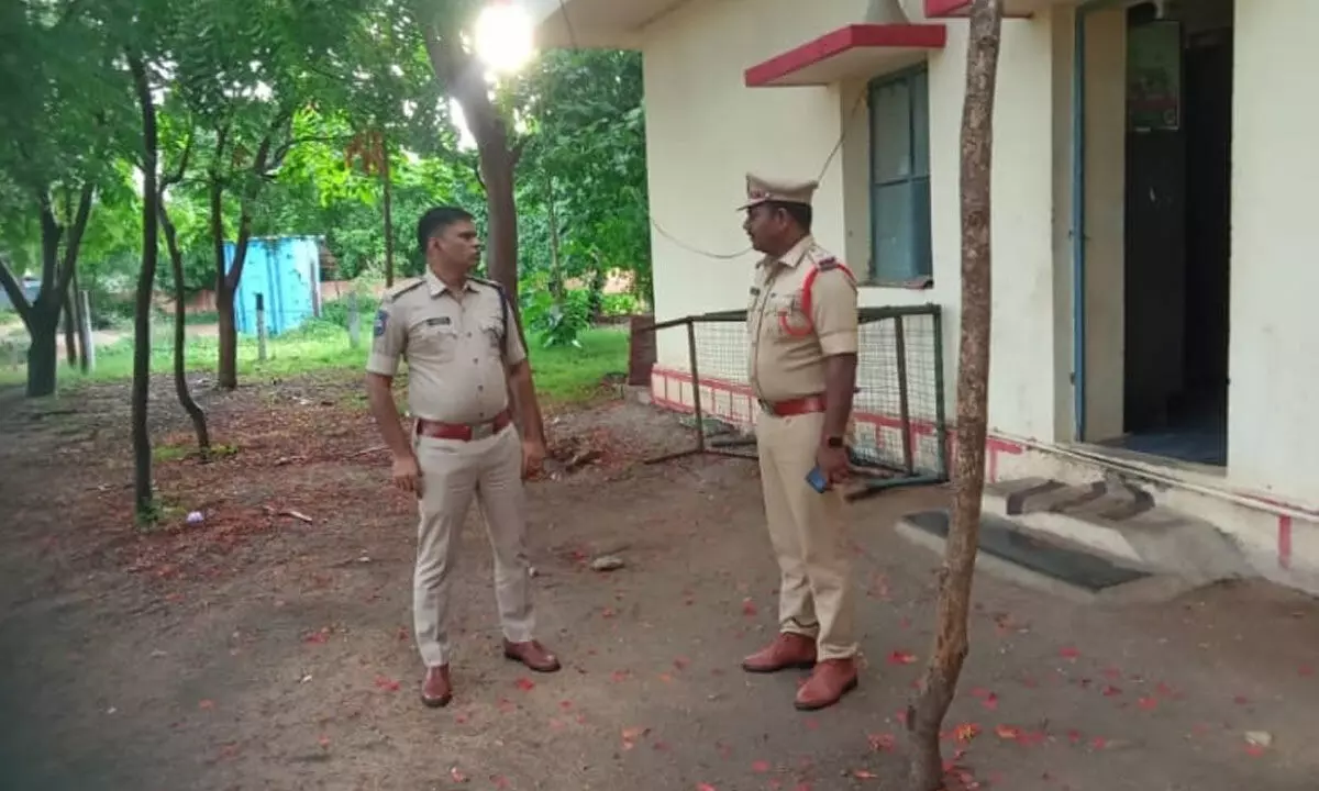 SP Visits Dharur, Gattu, and KT Doddi Police Stations to Alert District Police
