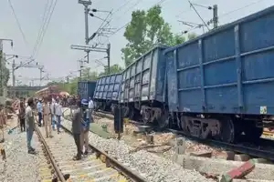 Train carrying goods derails in Uppariguda