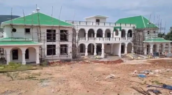 YSRCP office in Vizag issued notice by GVMC for unauthorized construction