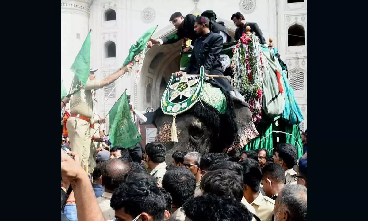 9th Nizam presents ‘Dhatti’ and ‘Nazrana’ to Bibi-Ka-Alam