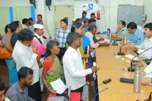 Address public grievances promptly: District Commissioner