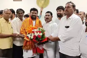 AICC secretary Sampath Kumar extends congratulations to Shiva Sena Reddy