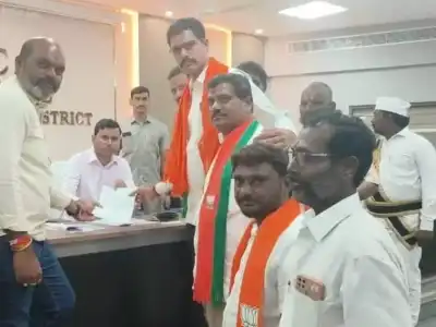 BJP leaders submit petition to DC for establishment of hostel facility.