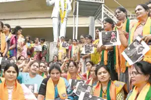 BJP Mahila Morcha Criticizes TG Budget for Unfair Treatment of Women