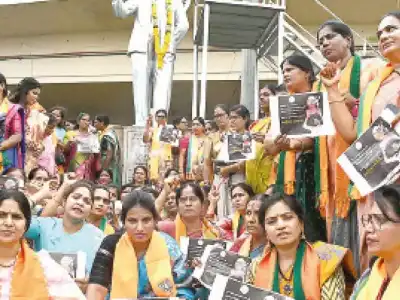 BJP Mahila Morcha Criticizes TG Budget for Unfair Treatment of Women