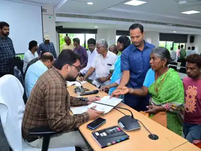 Collector Badawat Santosh emphasizes the need for prompt resolution of public complaints
