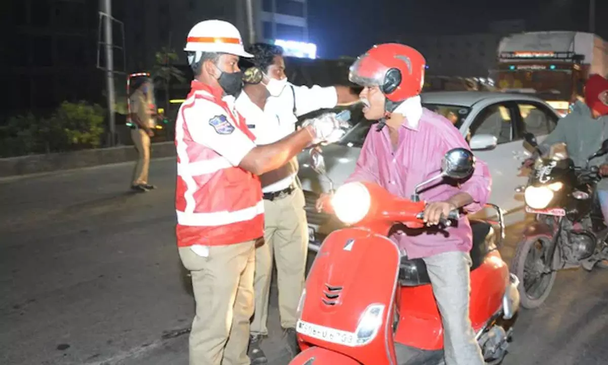 Cyberabad police intensify crackdown on drunk driving; 1,000 cases filed