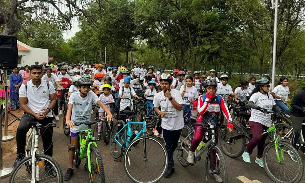 Cyclothon event in Hyderabad attracts large crowds