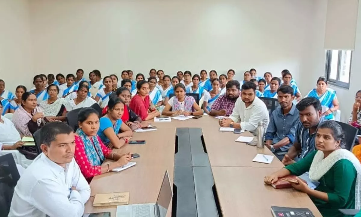 DC BM Santhosh Promotes Loans through Mahila Shakti Scheme