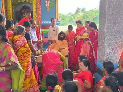 Devotion to Santoshi Mata Bestows Ganesha’s Blessings, Prosperity, and Growth