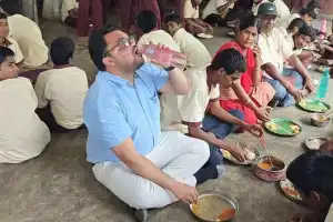 District Collector Shares Meal with Students