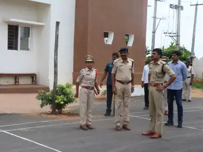 District SP Rohit Raju IPS visits Sujatanagar Police Station to ensure thorough investigation for victims’ speedy justice