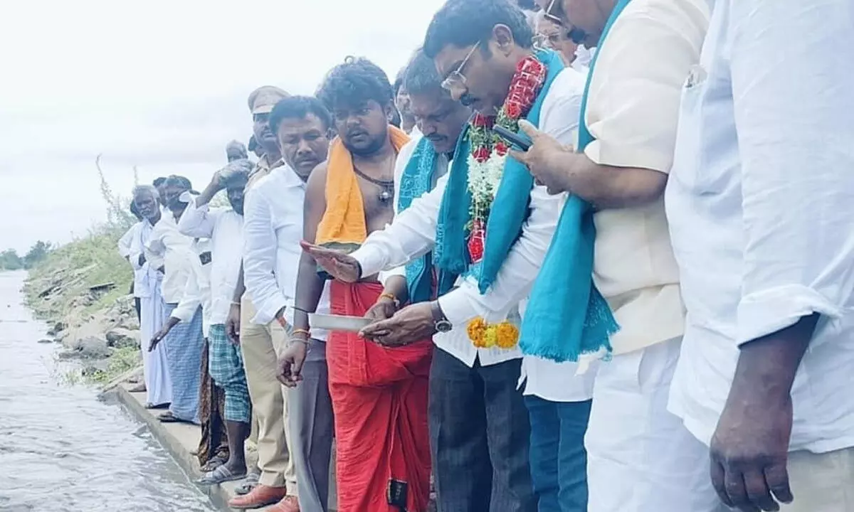 Dr. SA Sampath Kumar Oversees Water Release to RDS Canal