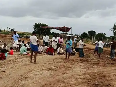 Farmers Continue Second Day of Protests Over Unpaid Compensation for Bharath Mala Road Project