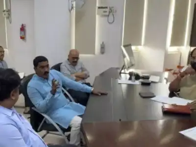 Former MLA Dr. SA Sampath Kumar discusses Mallamma kunta issue with Irrigation Minister Uttam Kumar Reddy