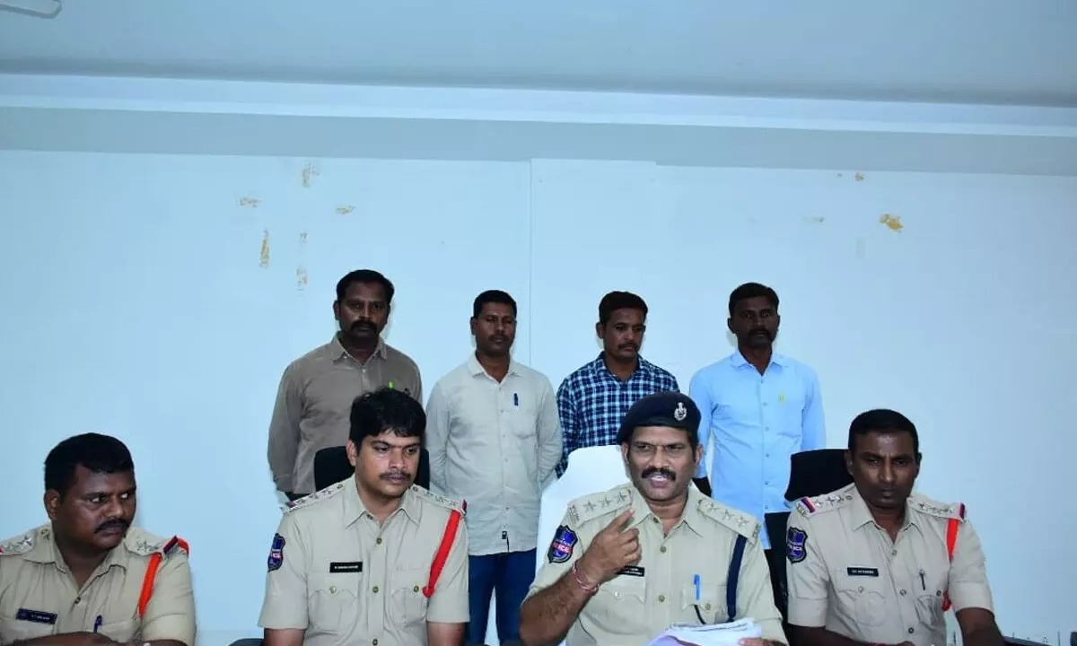Gadwal Police Solve Daytime Theft Cases, Recover 19 Tulas of Gold