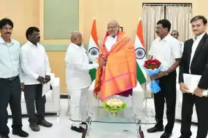 Governor receives wish-list from Telangana Tamil Sangam