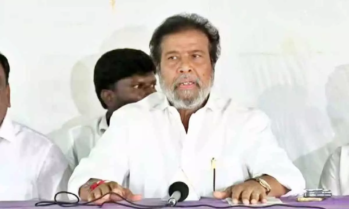 Health Minister emphasizes the need for constant monitoring and availability of emergency medicines