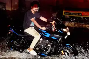 Heavy rain causes traffic chaos in Hyderabad