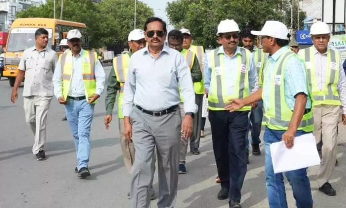 Metro CEO examines phase II developments on national highways, reviews proposals with experts