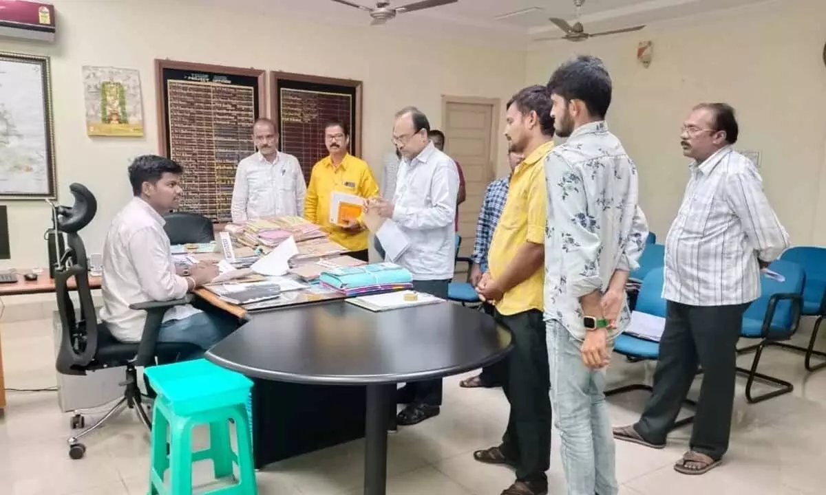 PO of ITDA instructs officials to supply seasonal fruits to Gurukula college students