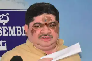 Ponnam Criticizes Kishan and Bandi for Inability to Obtain Central Funds for the State