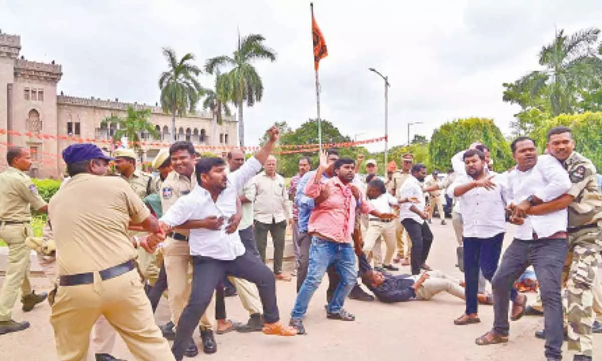 Protest staged by DSC aspirants at OU