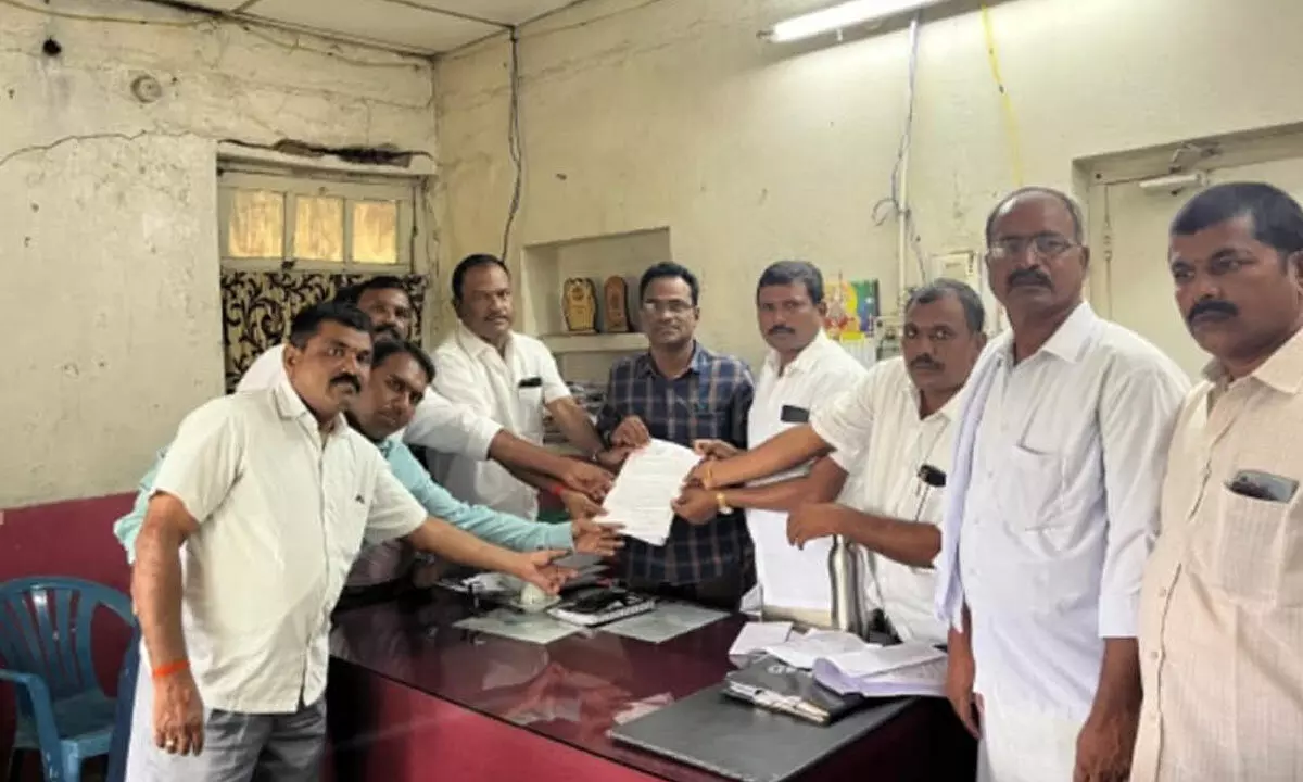 R. Kishore and Residents of Dharmavaram and Vallur Submit Petition to RTC DM