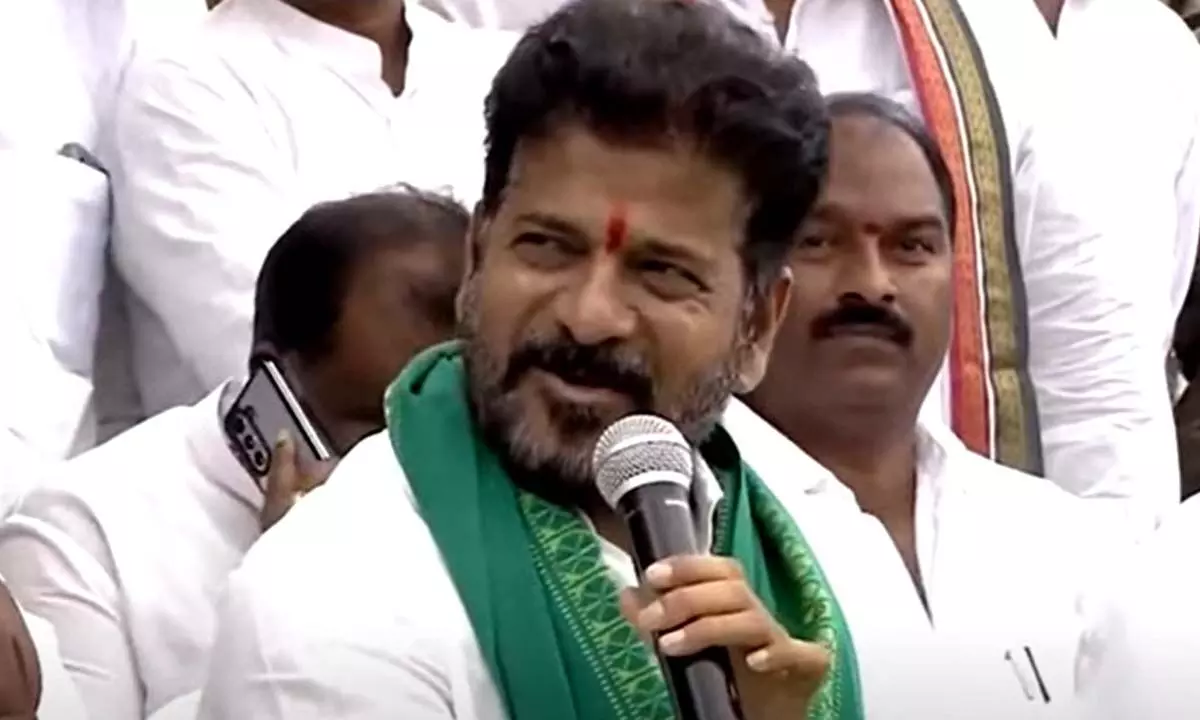 Revanth Reddy Hands Out ‘Katamayya Protection Kits’ to Toddy Tappers