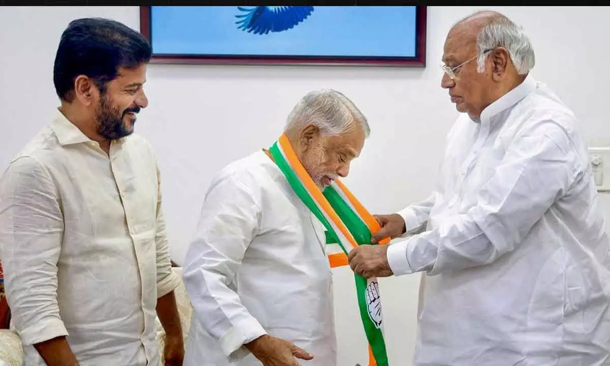 Revanth urges for appointment of PCC chief and expansion before Ashadam