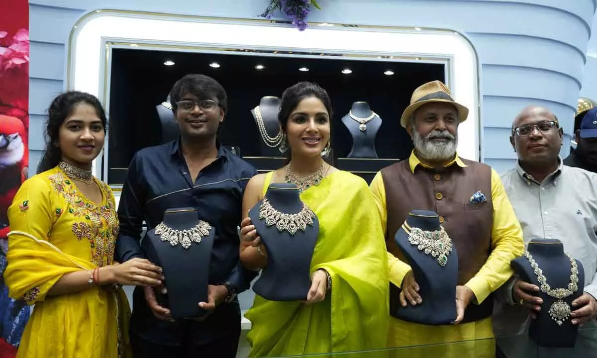 Samyuktha Menon and Former MP Madhu Yaskhi Inaugurate Ladia Lab-Grown Diamonds in Panjugutta