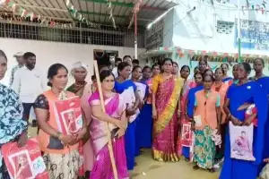 17th Ward Councillor U. Shashikala Distributes Sarees to Sanitation Workers