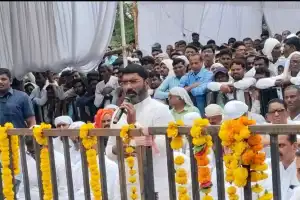 AICC Secretary Dr. SA Sampath Kumar Offers Condolences at Funeral of Maharashtra MP Vasantrao Chauhan