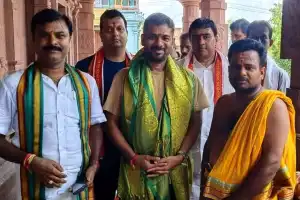 Brother of Chief Minister Visits Jogulamba Temple
