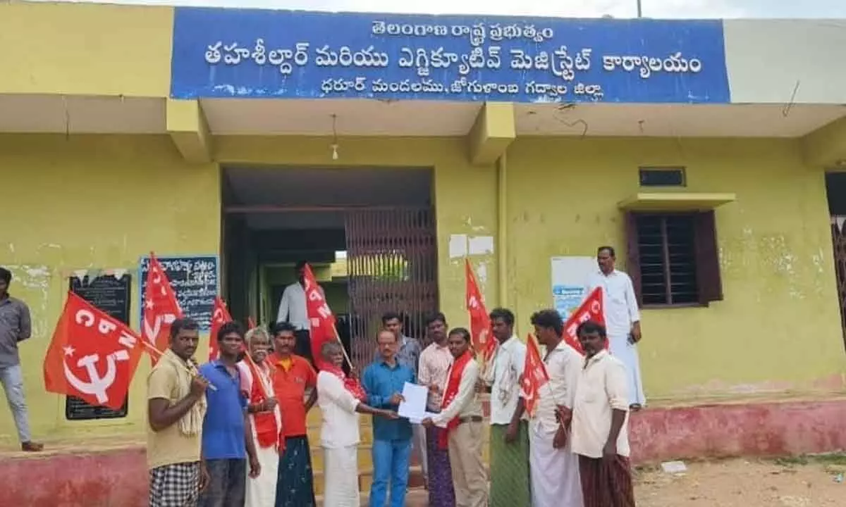 CPM Stages Protest in Dharur Mandal Advocating for Farmers’ Rights