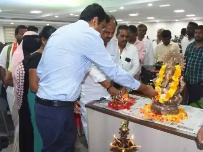 District Collector Encourages Youth to Champion Handloom and Cultural Heritage by Wearing Handloom Attire