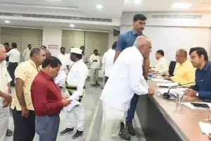 Gadwal Urges Swift Resolution of Public Grievances