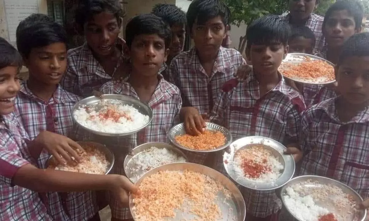 Harish Outraged by Use of Chili Powder in School Lunches