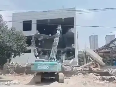 HYDRA Takes Action, Demolishes Illegal Structures Near Gandipet