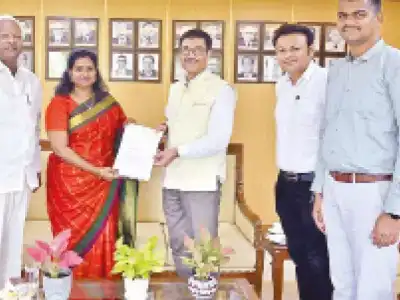 Kavya and Srihari Discuss Pending Railway Projects with SCR General Manager