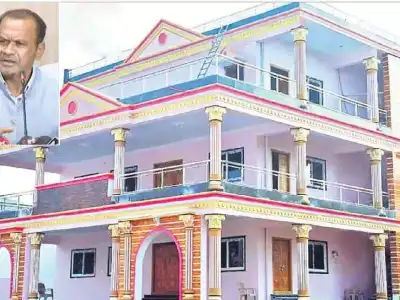 Minister Komatireddy Orders Demolition of BRS Office Building