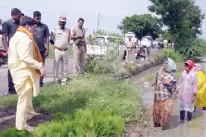 Minister Ponnam Prabhakar Engages with Female Farmers