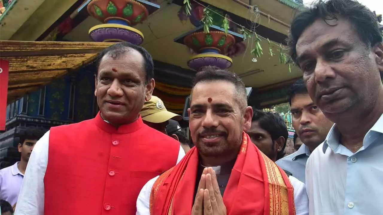 Robert Vadra Visits City, Criticizes Arrogant Kangana