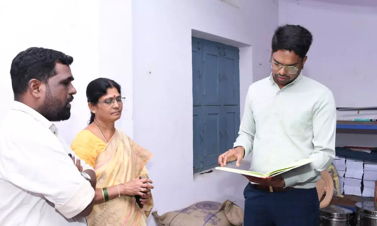 Wanaparthy Collector Directs Hostels to Provide Meals as Per Menu