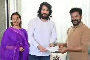 Actor Mahesh Babu Meets Chief Minister, Donates Rs 50 Lakh for Flood Relief